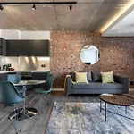 The Signature 410:Central Modern Aprt With Parking