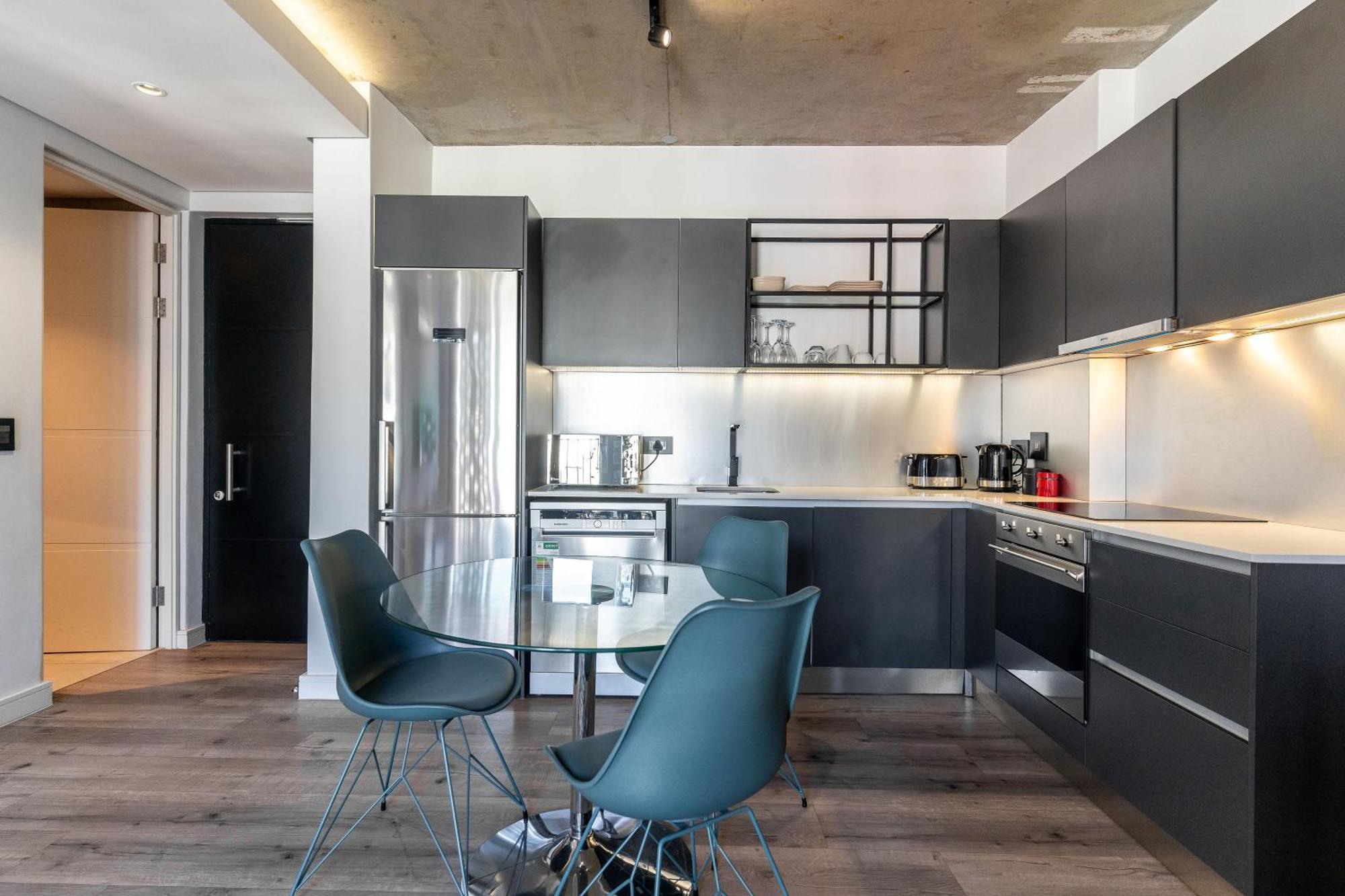 Apartment The Signature 410:central Modern Aprt With Parking *