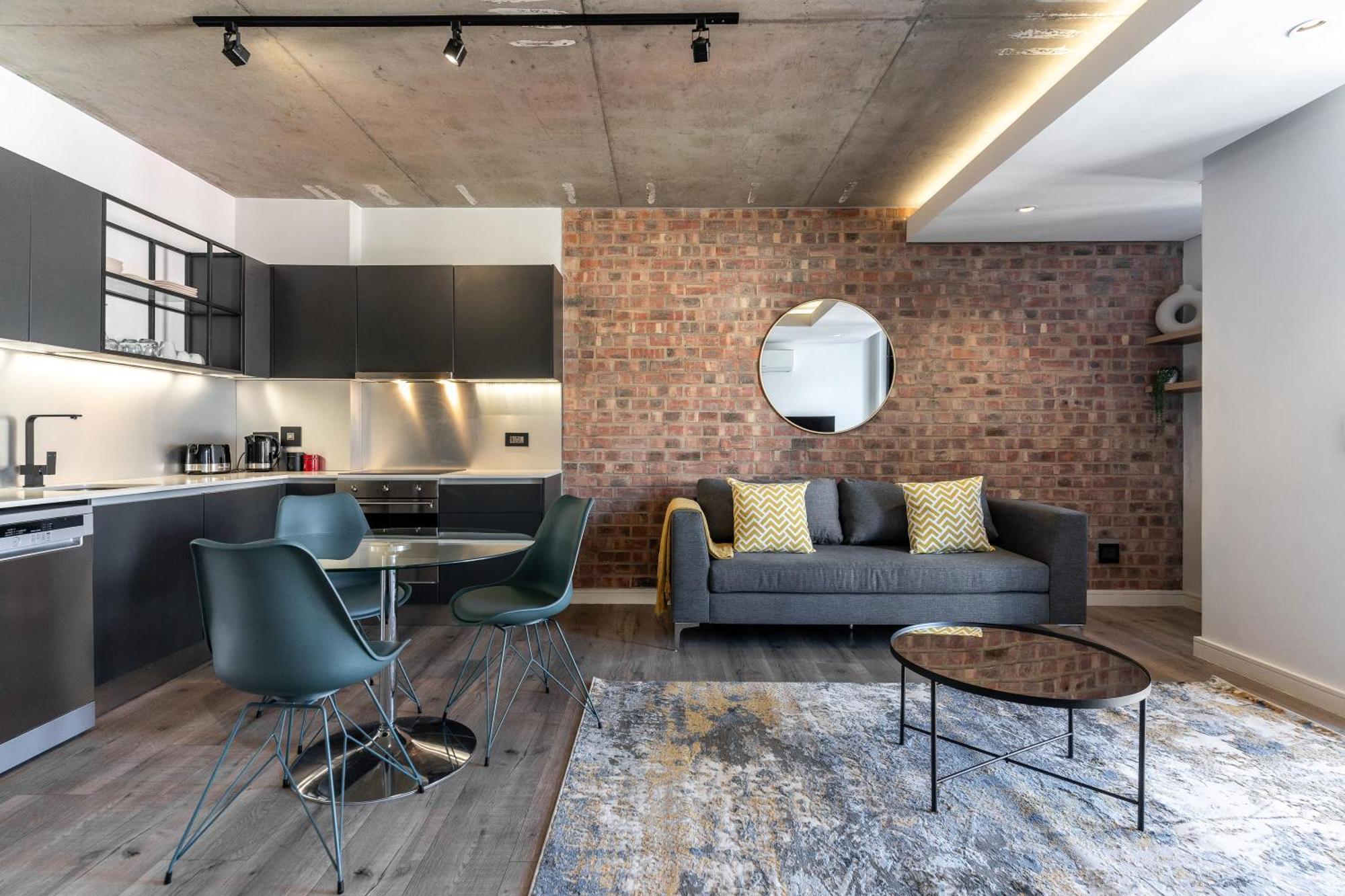 The Signature 410:central Modern Aprt With Parking Apartment *