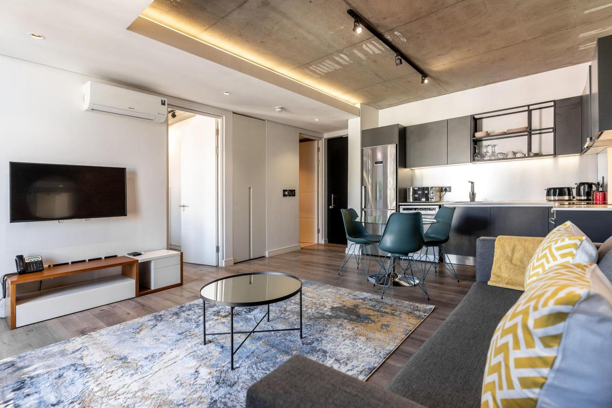 Apartment The Signature 410:central Modern Aprt With Parking *