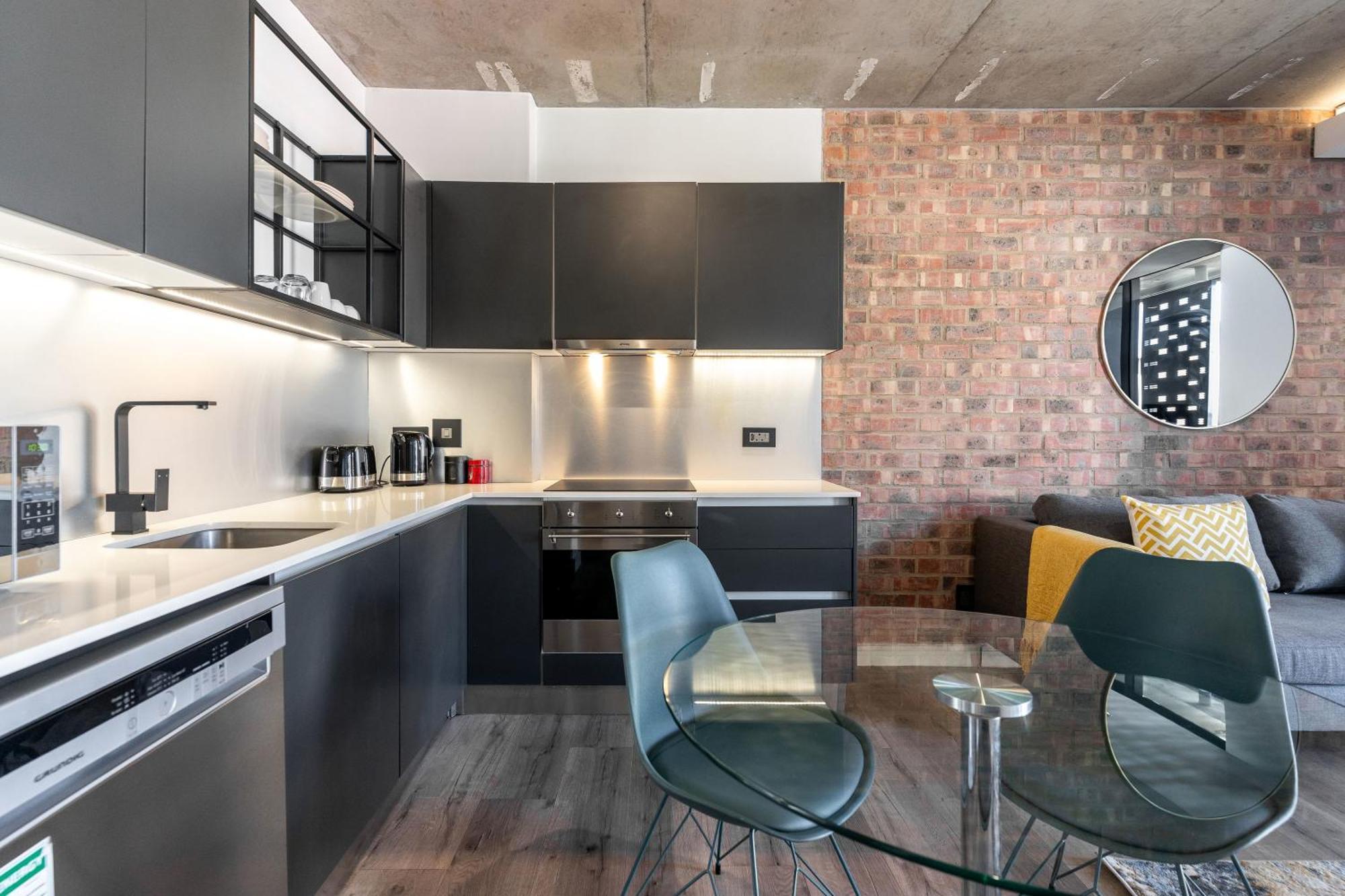 Apartment The Signature 410:central Modern Aprt With Parking