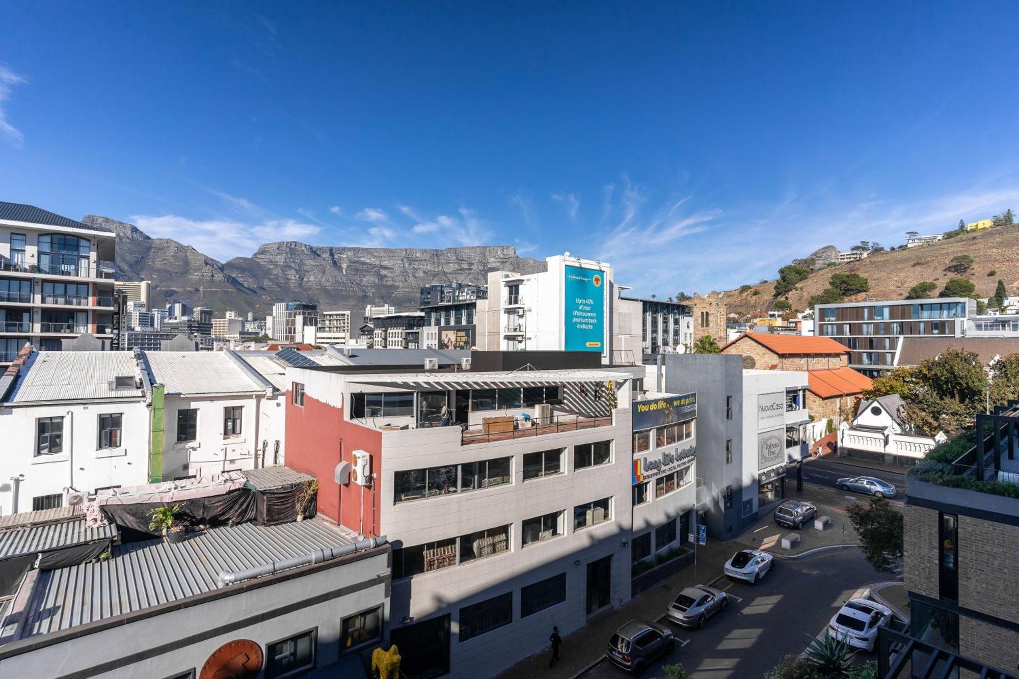 The Signature 410:central Modern Aprt With Parking Apartment
